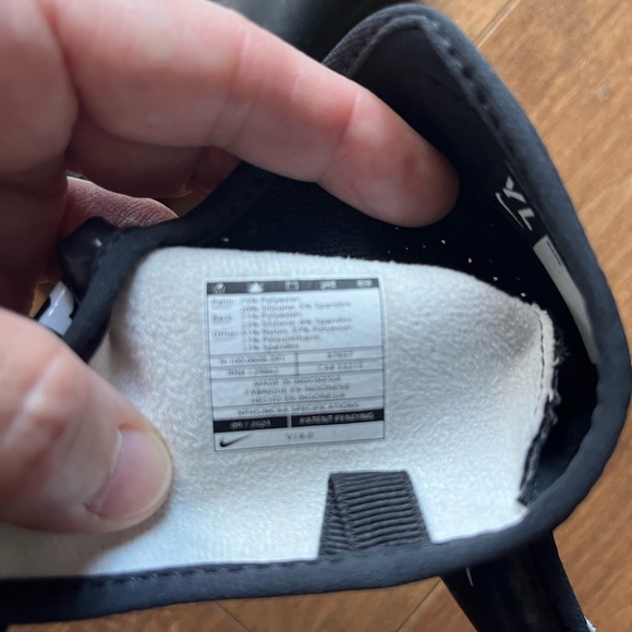 Nike football gloves - Picture 2 of 4